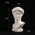 Size chart for the bust, 18 cm / 7.1 in wide and 30 cm / 11.8 in tall on black