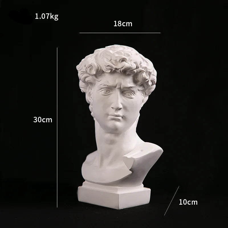 Size chart for the bust, 18 cm / 7.1 in wide and 30 cm / 11.8 in tall on black